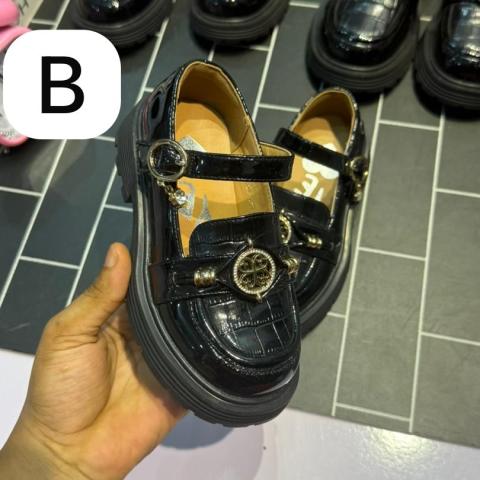 Girl shoe